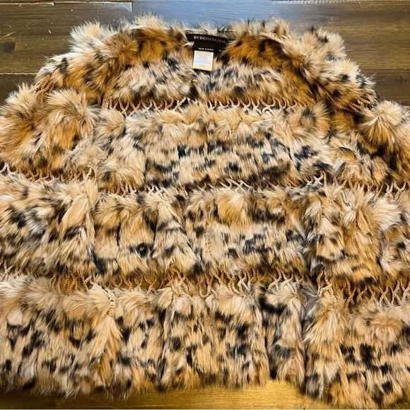 BCBG MAXAZRIA Fur Leopard Print Vest - Picture 5 of 8